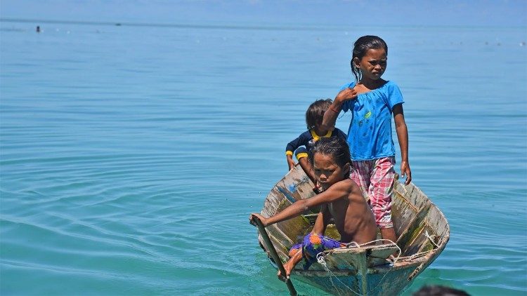 Bambini Sama dilaut non hanno accesso all'istruzione