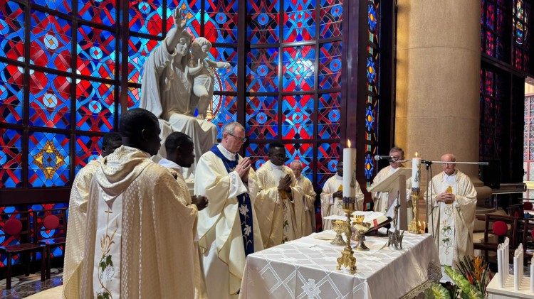 W trakcie wizyty konsekrowano dw&oacute;ch kapłan&oacute;w