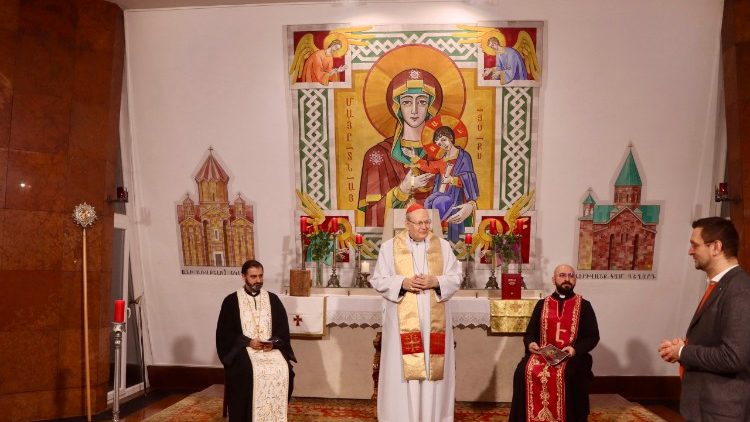 Կարդինալ Փիթըր Էրտօն այցելեց Պուտաբէշթի Հայ Կաթողիկէ Եկեղեցին