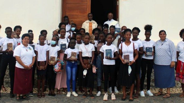 Ap&oacute;stolas da Palavra com crian&ccedil;as 