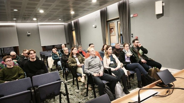 Uczestnicy dzielą się swoim świadectwem z innymi