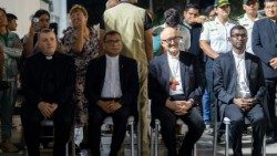 പാപ്പായുടെ  പ്രതിനിധിയായി , കർദിനാൾ മൈക്കൽ ചേർനി പെറുവിൽ എത്തിച്ചേർന്നപ്പോൾ