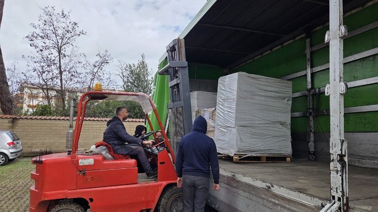 Wakati wa kupakia msaada kwa ajili ya Ukraine