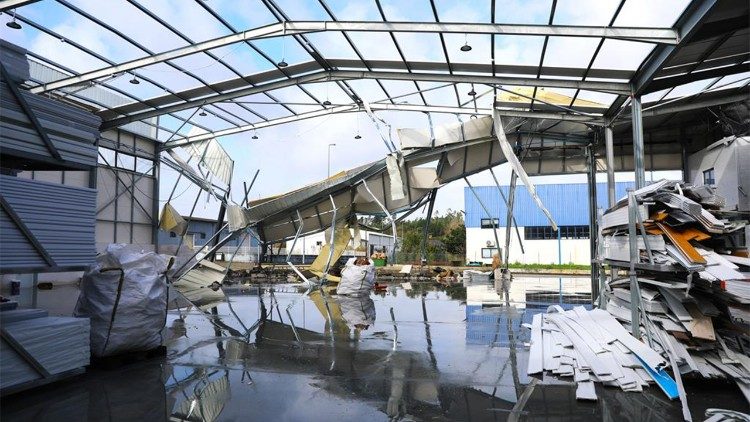 Tempestades em Portugal trouxeram a destruição total ou parcial de casas, de empresas e de equipamentos ...