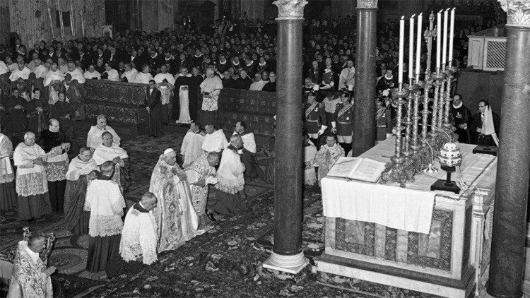 El Papa Juan XXIII en la Bas&iacute;lica de San Pablo Extramuros (25 de enero de 1959).