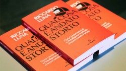 Riccardo Luna, Qualcosa è andato storto - Come i social network e l’intelligenza artificiale ci hanno rubato il futuro, (Milano, Solferino, 2025, pagine 200, euro 17)