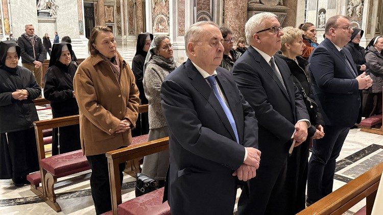 Uczestnicy okolicznościowej Mszy Świętej