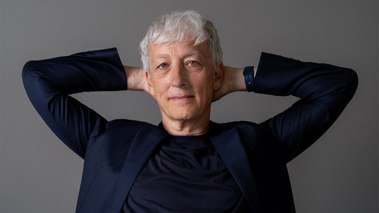 Riccardo Luna &egrave; un giornalista italiano specializzato in innovazione tecnologica, digitale e sostenibilit&agrave;, noto per essere stato il primo direttore dell'edizione italiana di Wired