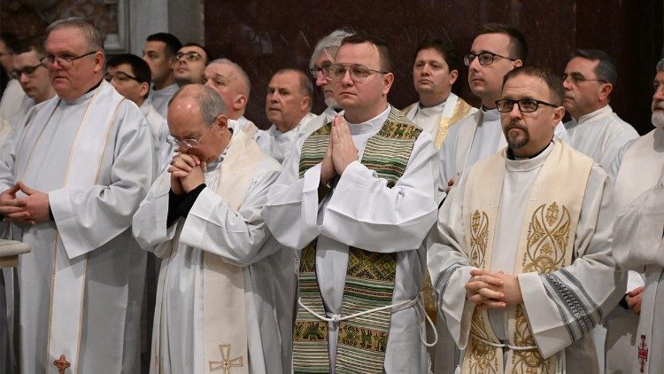 Dzisiejszą Eucharystię koncelebrowało ok. 80 kapłan&oacute;w