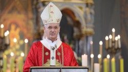 Na Stepinčevo nadbiskup Kutleša propovijeda u zagrebačkoj katedrali (Foto: TUZGN)