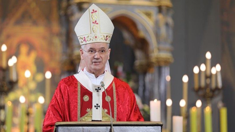 Na Stepinčevo nadbiskup Kutleša propovijeda u zagrebačkoj katedrali (Foto: TUZGN)