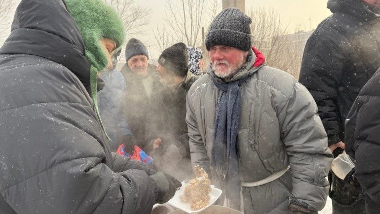 A distribui&ccedil;&atilde;o de alimentos continua mesmo no extremo frio siberiano