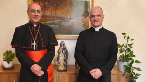 Cardinalul prefect al Departamentului pentru doctrina credinței, Fernández, și superiorul Fraternității FSSPX, Pagliarani