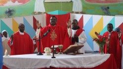 Missa presidida pelo Bispo eleito de Caia, Dom António Constantino, durante o encontro dos professores, no Dondo