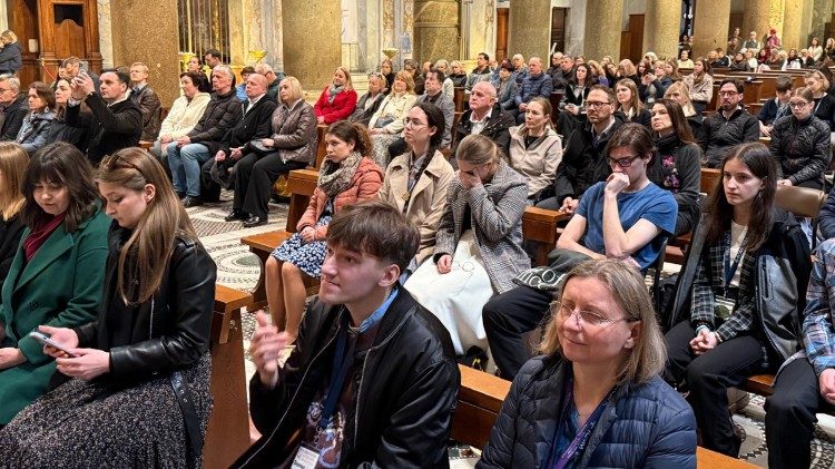 Uczestnicy Mszy św. na Zatybrzu