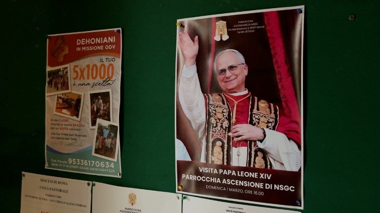 La locandina che annuncia la vista di Leone XIV alla parrocchia del Quarticciolo. 