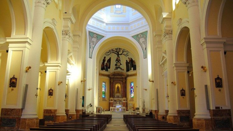 A paróquia de Nossa Senhora Regina Pacis em Ostia