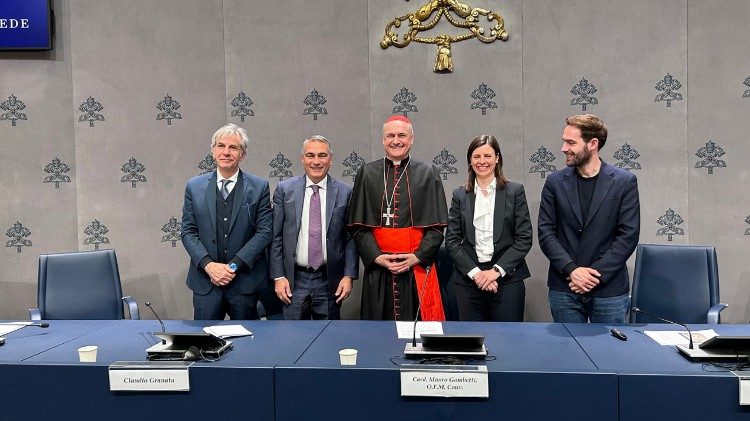 O obchodach 400-lecia konsekracji Bazyliki św. Piotra opowiadał jej archiprezbiter, kard. Mauro Gambetti w towarzystwie os&oacute;b wsp&oacute;łodpowiedzialnych za organizację wydarzeń