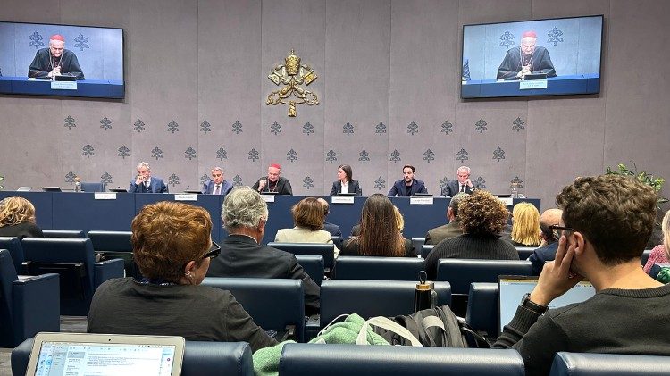 Um momento da coletiva de imprensa para a apresenta&ccedil;&atilde;o dos eventos dos 400 anos da dedica&ccedil;&atilde;o da Bas&iacute;lica de S&atilde;o Pedro..