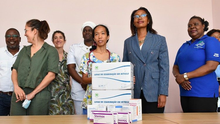 Universidade Católica de Moçambique (UCM) entrega apoios ao Hospital Geral da Beira (HGB)