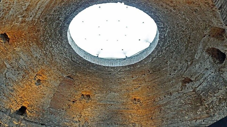 La cupola dell'Aula ottagona nella Domus Aurea,  dopo il 64 D.C., Roma