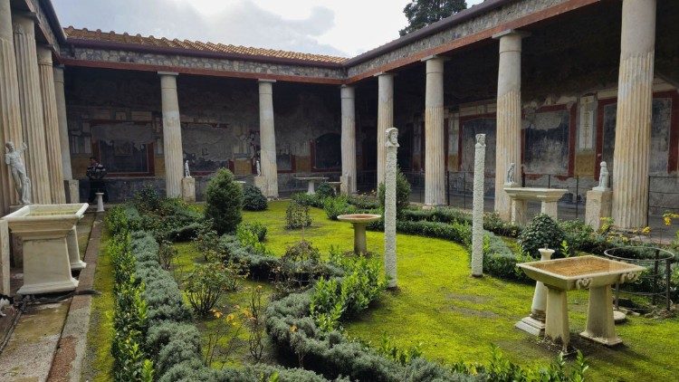 Peristilio  della Casa dei Vettii a Pompei.