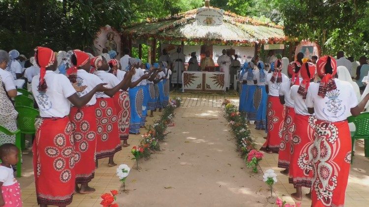 Celebra&ccedil;&atilde;o marcada por momentos de ora&ccedil;&atilde;o, c&acirc;nticos e muita emo&ccedil;&atilde;o ...