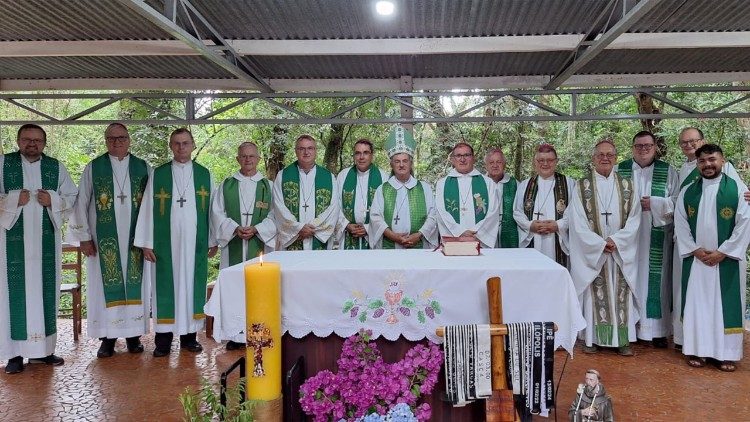 Santa Missa presidida por dom Liro Meurer