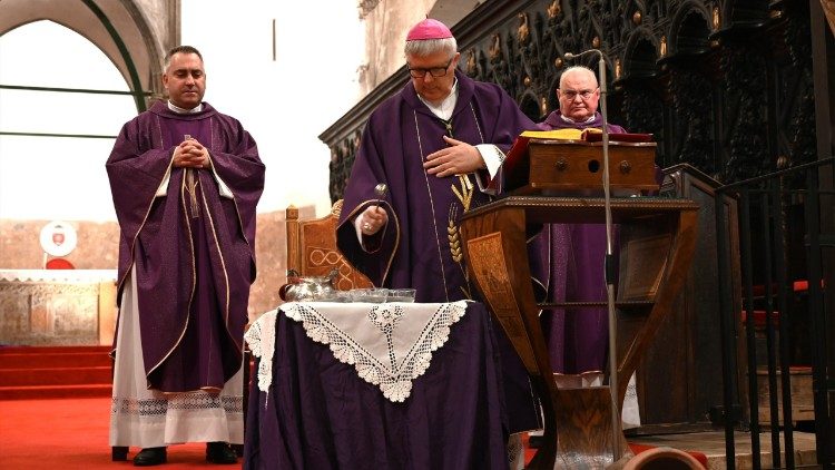 Blagoslov pepela u zadarskoj katedrali  (Foto: Ines Grbić)