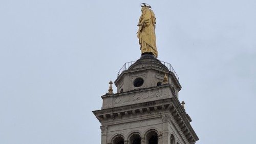 La parroquia de Roma que acoge a los olvidados recibe al Papa