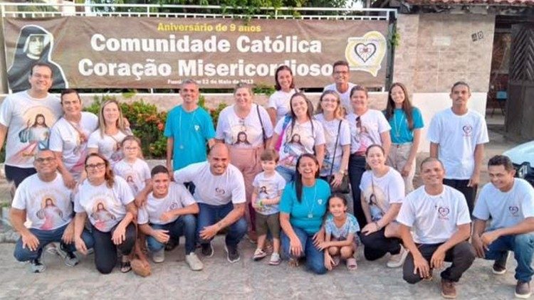 Linha de frente no combate às drogas: missionários e acolhidos da Comunidade Católica Coração Misericordioso (Foto: Lara Eveline)
