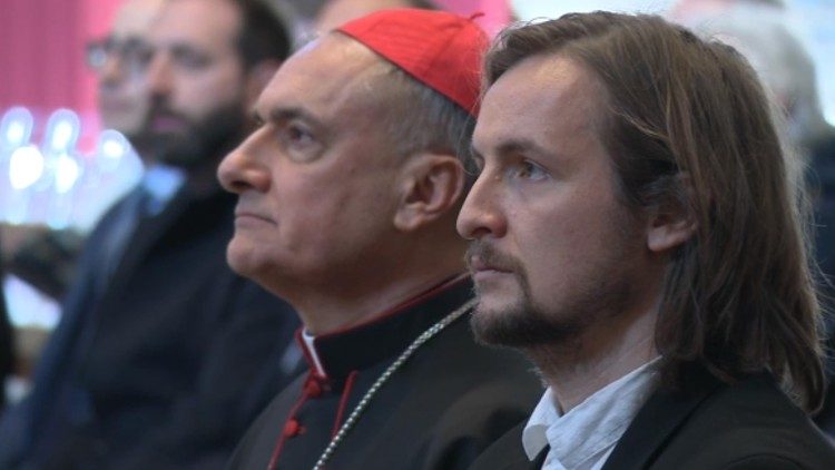 Nowa Droga Krzyżowa jest dziełem Manuela Andreasa D&uuml;rra (na pierwszym planie)