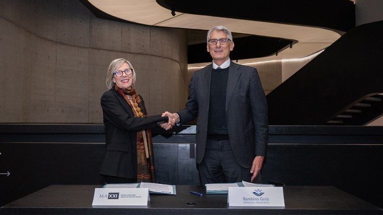 Maria Emanuela Bruni, presidente della Fondazione MAXXI e Tiziano Onesti, presidente Ospedale Pediatrico Bambino Ges&ugrave;.