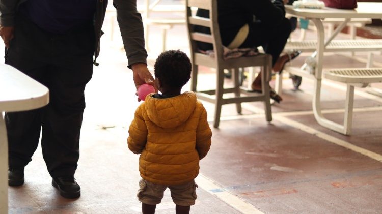 Mtoto wa mwanamke mhamiaji kutoka Ghana ambaye alifika Mexico akitarajia kuvuka mpaka wa Kaskazini na kuungana tena na mumewe,ambaye tayari anaishi Marekani.