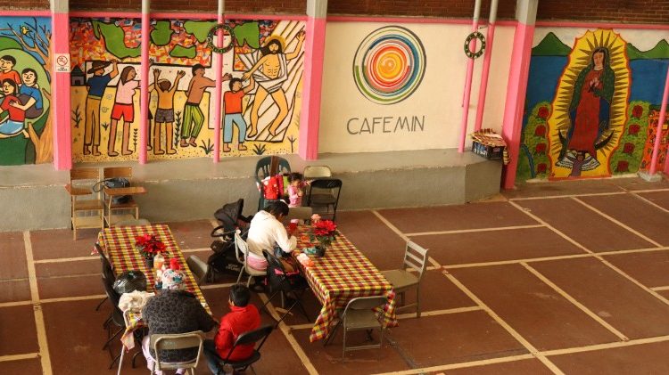 Des femmes migrantes seules qui ont quitt&eacute; leur pays natal, mais qui ont march&eacute; avec leurs enfants en les prot&eacute;geant des innombrables dangers. Photo: Roc&iacute;o Garc&iacute;a Villegas