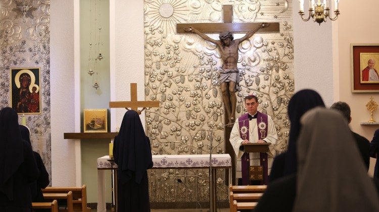 Droga Krzyżowa w kaplicy Sekretariatu Konferencji Episkopatu Polski 