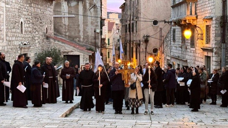 Molitveni hod u Šibeniku prigodom otvorenja Godine sv. Franje (Foto: Šibenska biskupija)