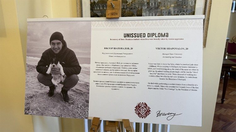 Una delle immagini esposte alla mostra "Unissued Diploma" di Yulia Kozankevych