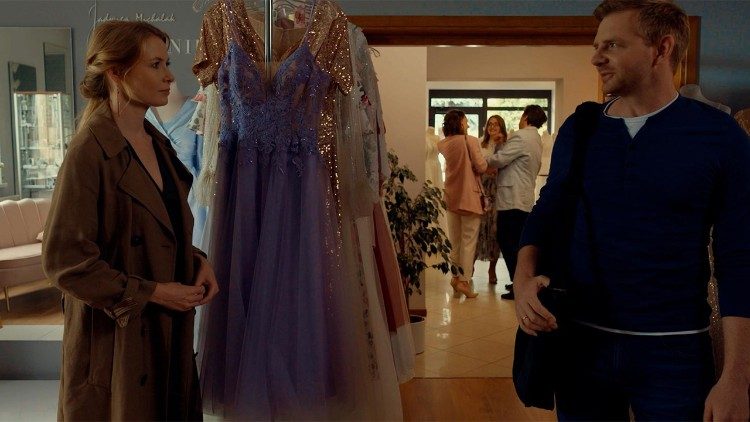 Uma violinista talentosa e seu marido, jornalista de r&aacute;dio, vivem uma crise conjugal que se aprofunda diante das dificuldades financeiras e do desgaste da conviv&ecirc;ncia. 