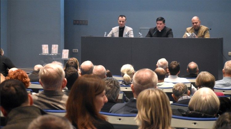 Predstavljanje knjige Matije Štahana "Izvod iz kršćanstva" (Foto: Tihomir Turčinović/KS)