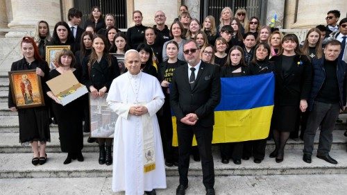 Popiežius su ukrainiečiais Šv. Petro aikštėje