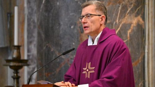 Ks. Bajor: wielkopostne postanowienie to duchowy kwiat dla Boga