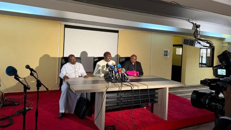 Angola - Conferência de imprensa de anúncio da visita do Papa Leão XIV ao país