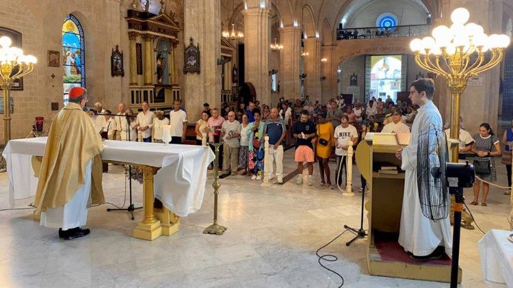 Misa en la Bas&iacute;lica Menor de Nuestra Se&ntilde;ora de la Caridad del Cobre en La Habana