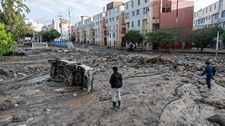Danni causati dall'inondazione ad Arequipa, in Perù