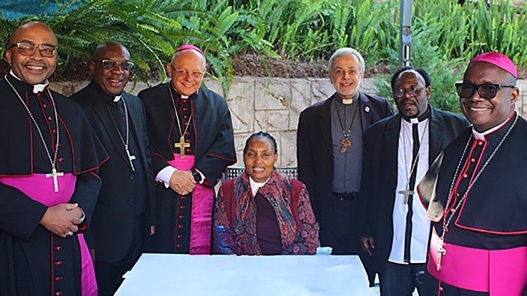 Ministra Thembisile Simelane, N&uacute;ncio apost&oacute;lico e Bispos da &Aacute;frica do Sul