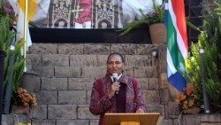 Thembisile Simelane, Ministra dos Assentamentos Humanos, África do Sul