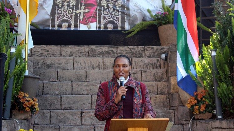 Thembisile Simelane, Ministra dos Assentamentos Humanos, África do Sul