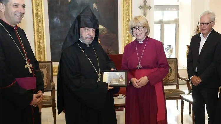 Քանթըրպըրիի Արքեպիսկոպոս՝ Տէյմ Սարա Մուլալլի Կատարեց իր Առաջին Պաշտօնական Այցը Երուսաղէմի Հայոց Պատրիարքարան  