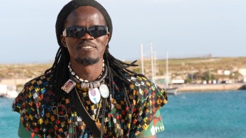 Seck: de piloto de barcos ilegales a mediador cultural en Lampedusa